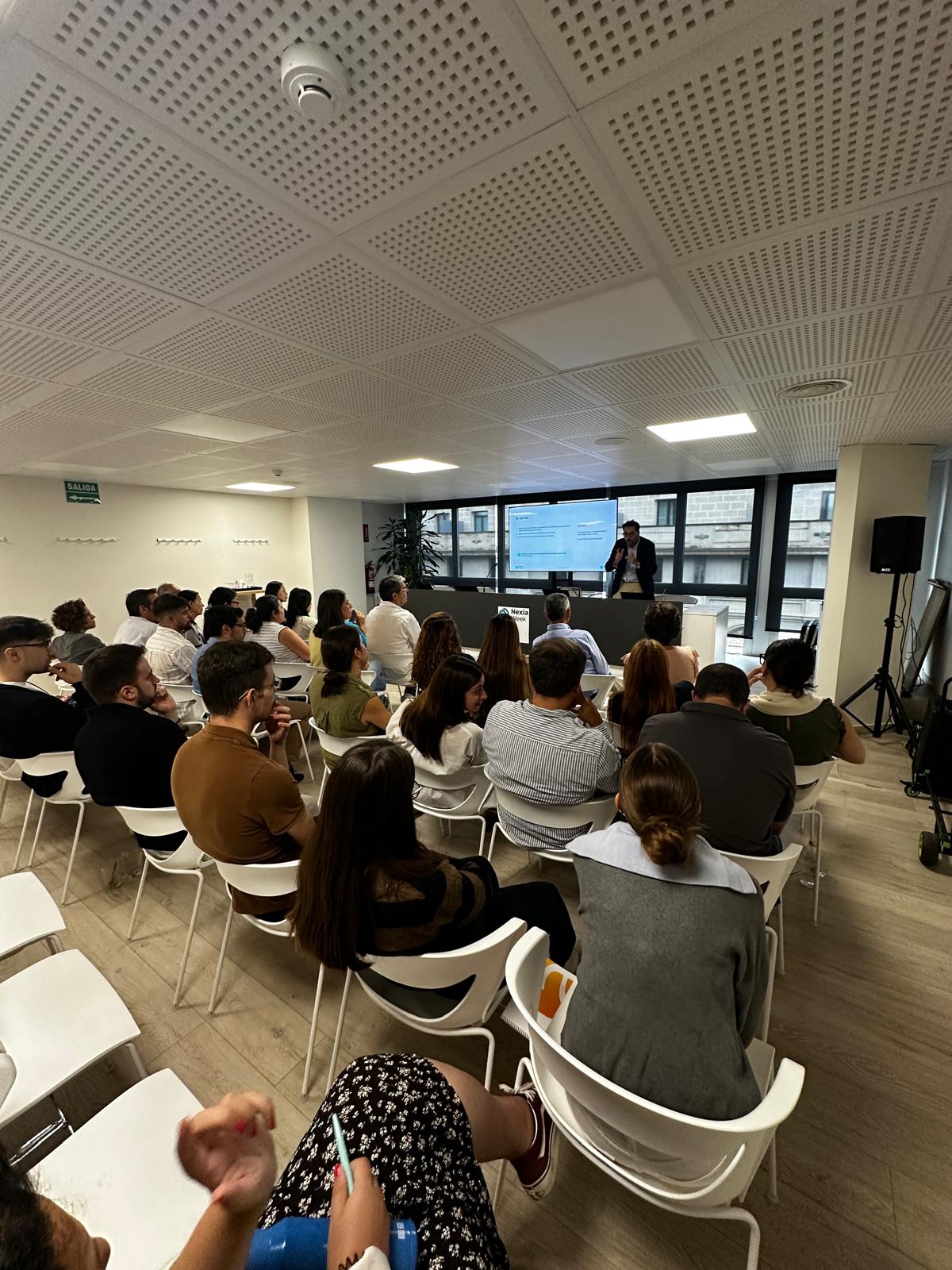 Sesión de formación en ciberseguridad para un equipo